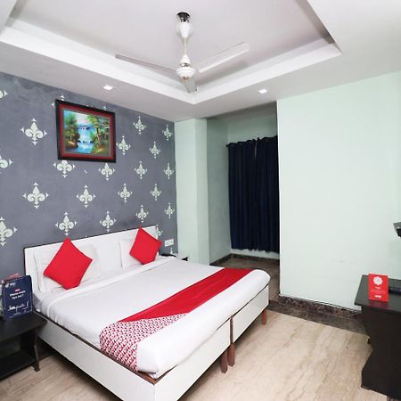 דלהי Oyo 10008 Hotel Golden Tree מראה חיצוני תמונה