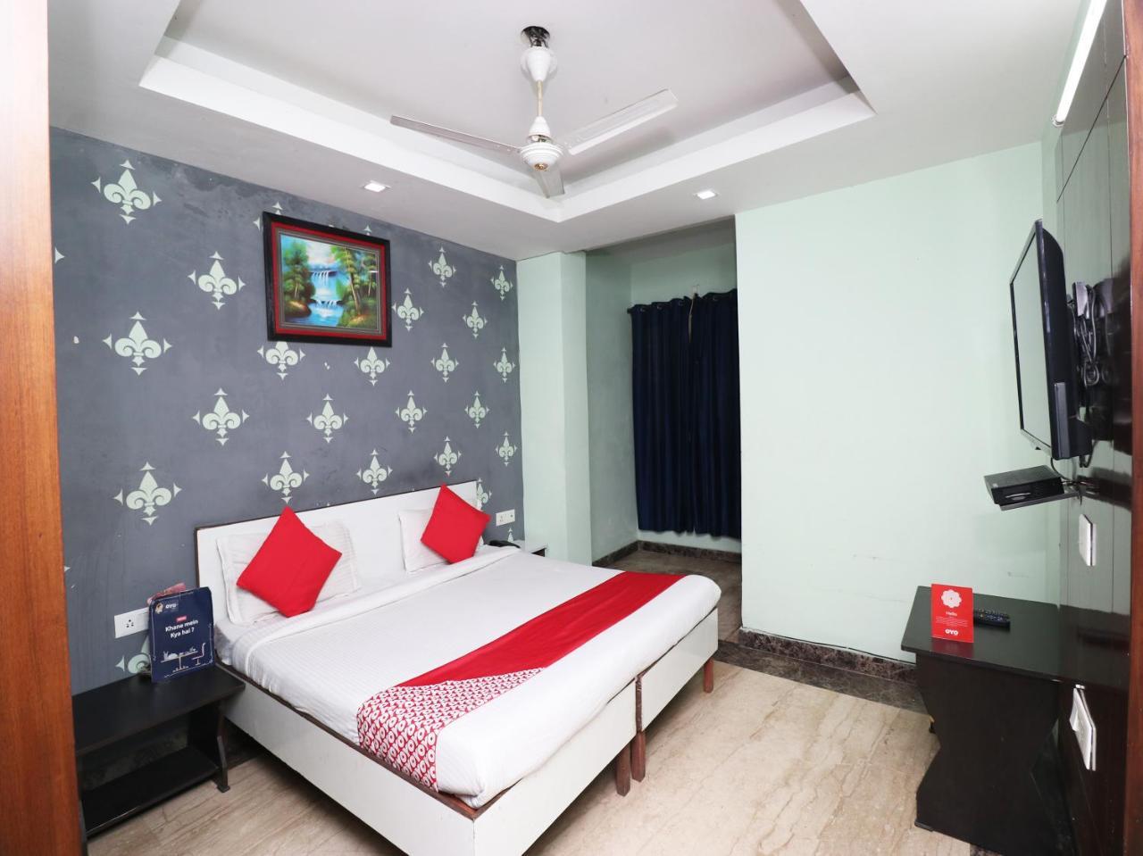 דלהי Oyo 10008 Hotel Golden Tree מראה חיצוני תמונה