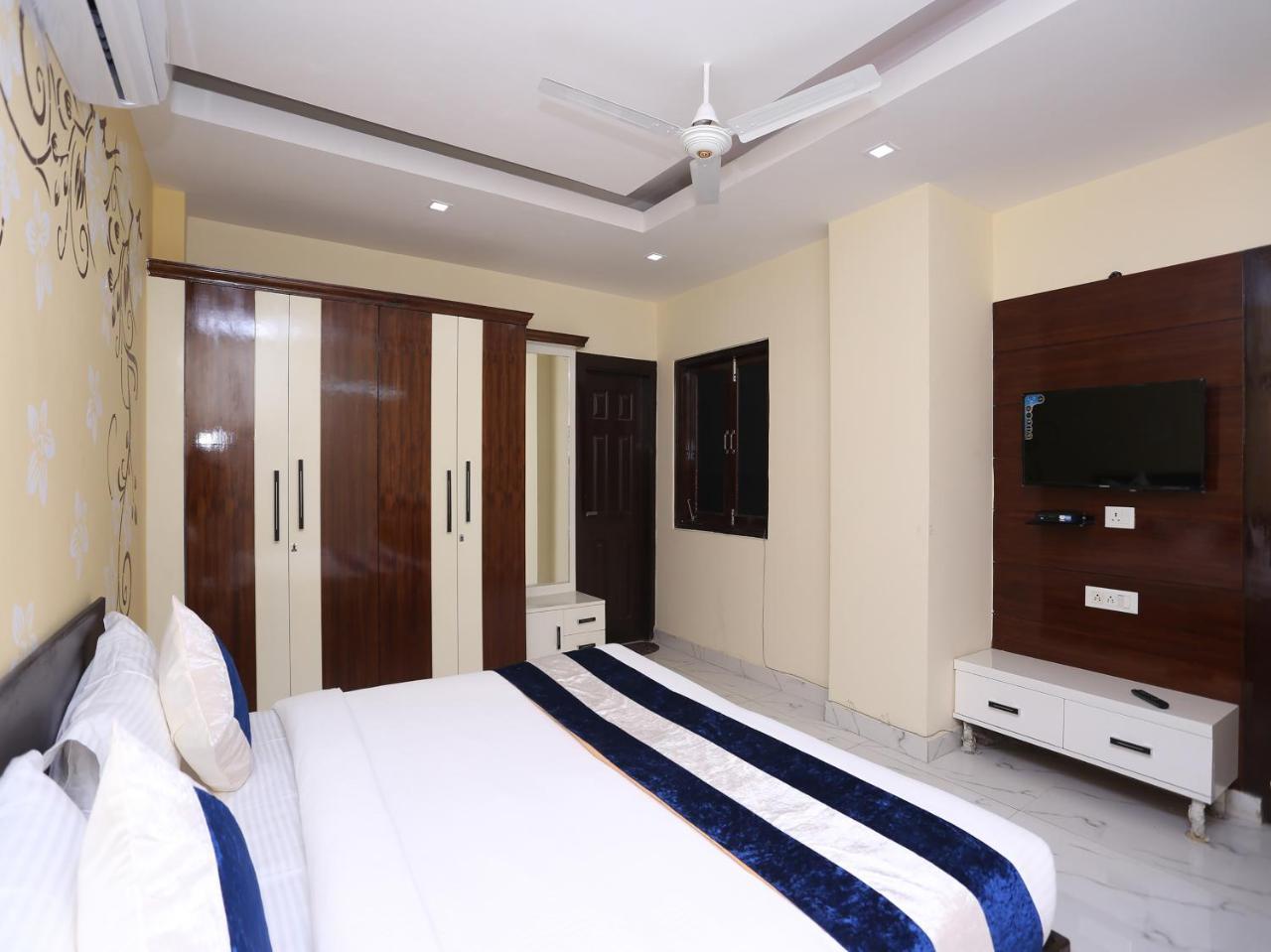 דלהי Oyo 10008 Hotel Golden Tree מראה חיצוני תמונה