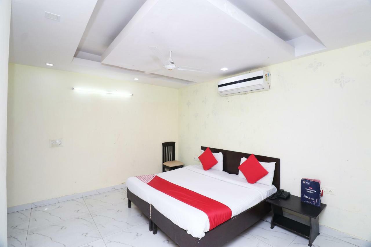 דלהי Oyo 10008 Hotel Golden Tree מראה חיצוני תמונה